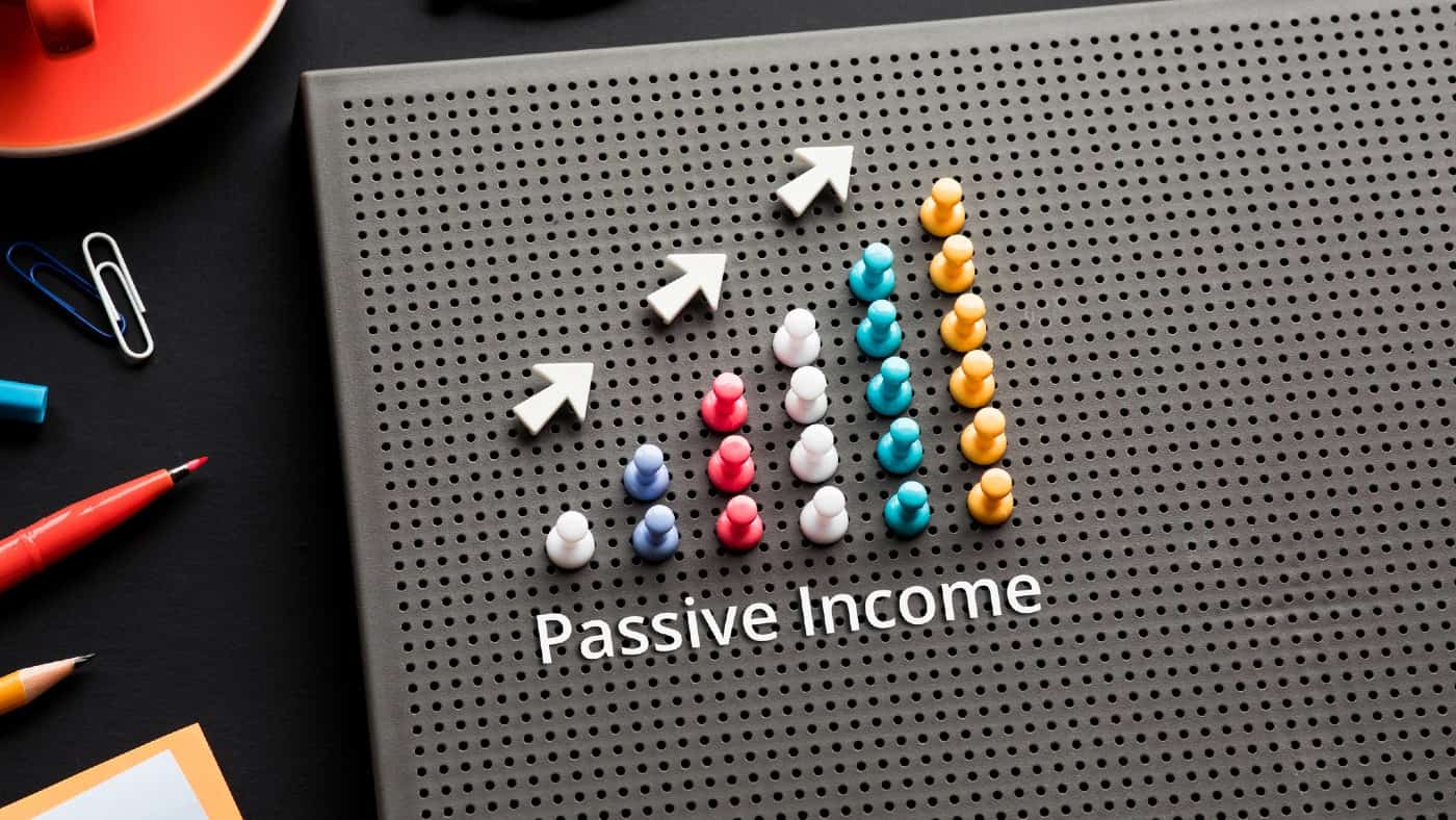 Passive income text with pin graph chart on business table