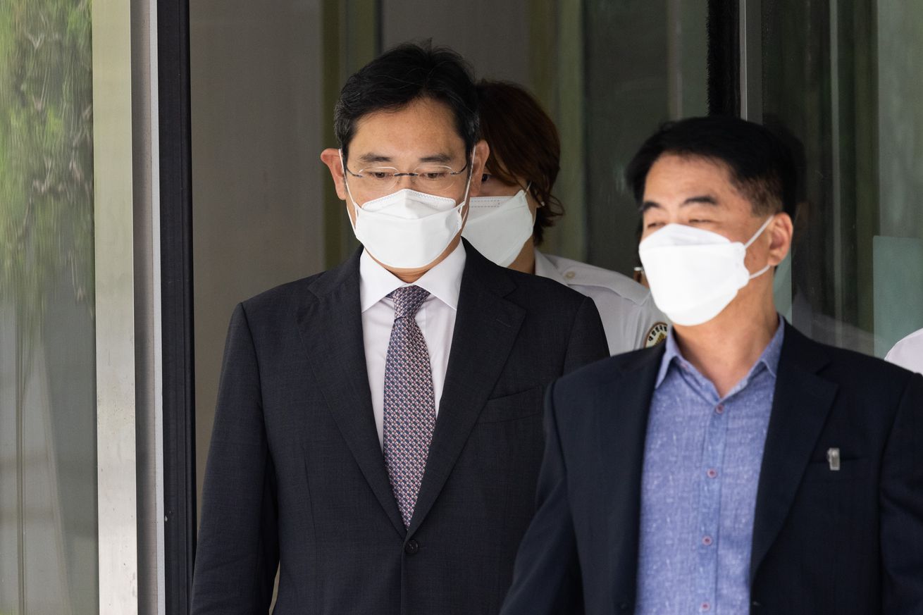 Samsung heir pardoned for crimes, just like his father