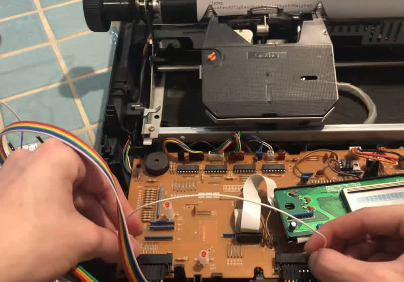 Modern hardware transforms this 80s typewriter into a Linux terminal and ASCII art printer