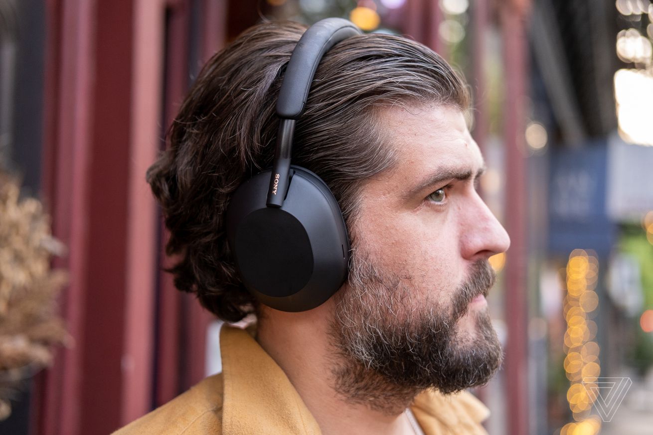 The Sony WH-1000XM5 headphones just got their first discount at Woot