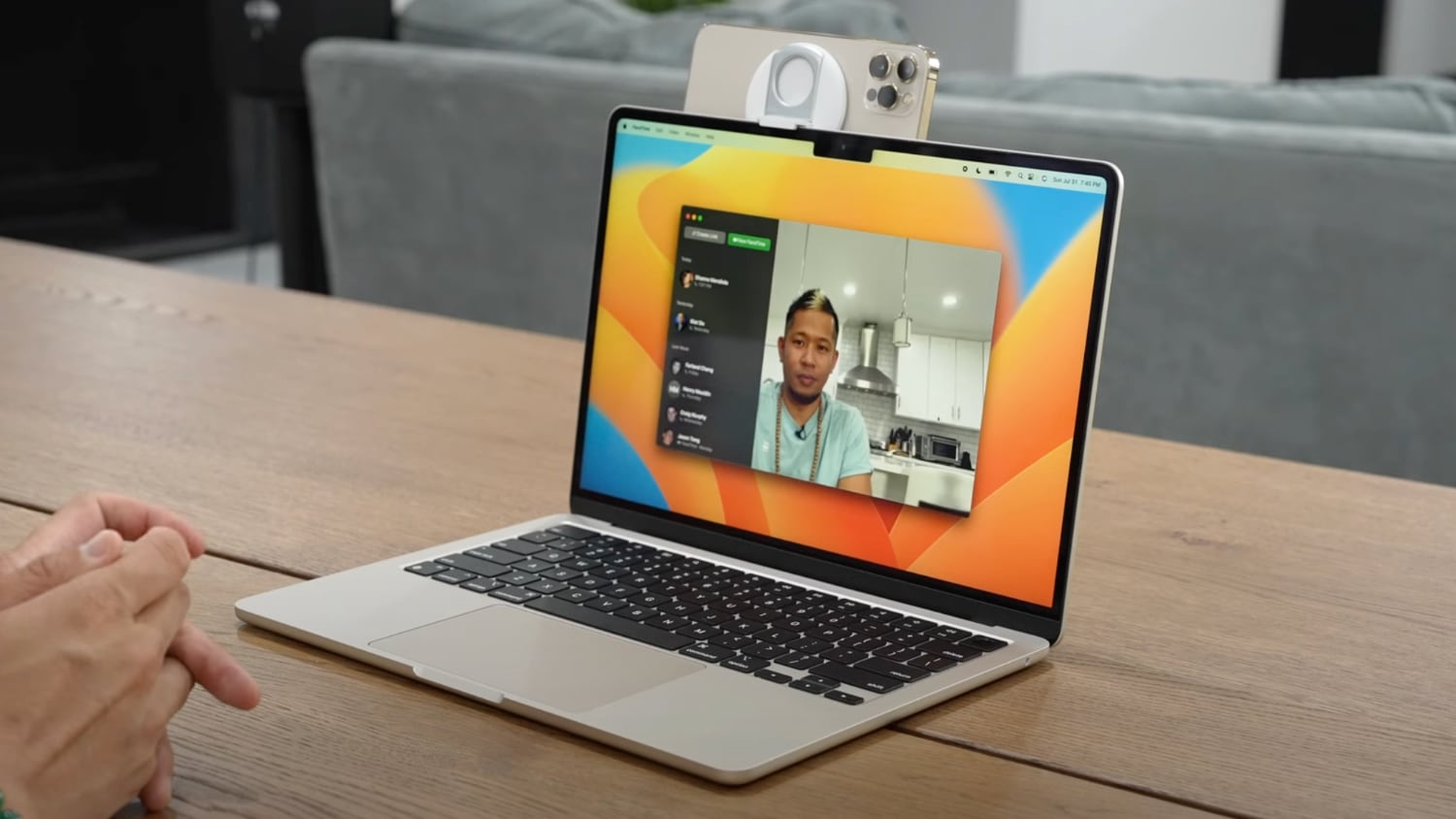 YouTubers Test Out macOS Ventura’s Continuity Camera With Belkin Mount