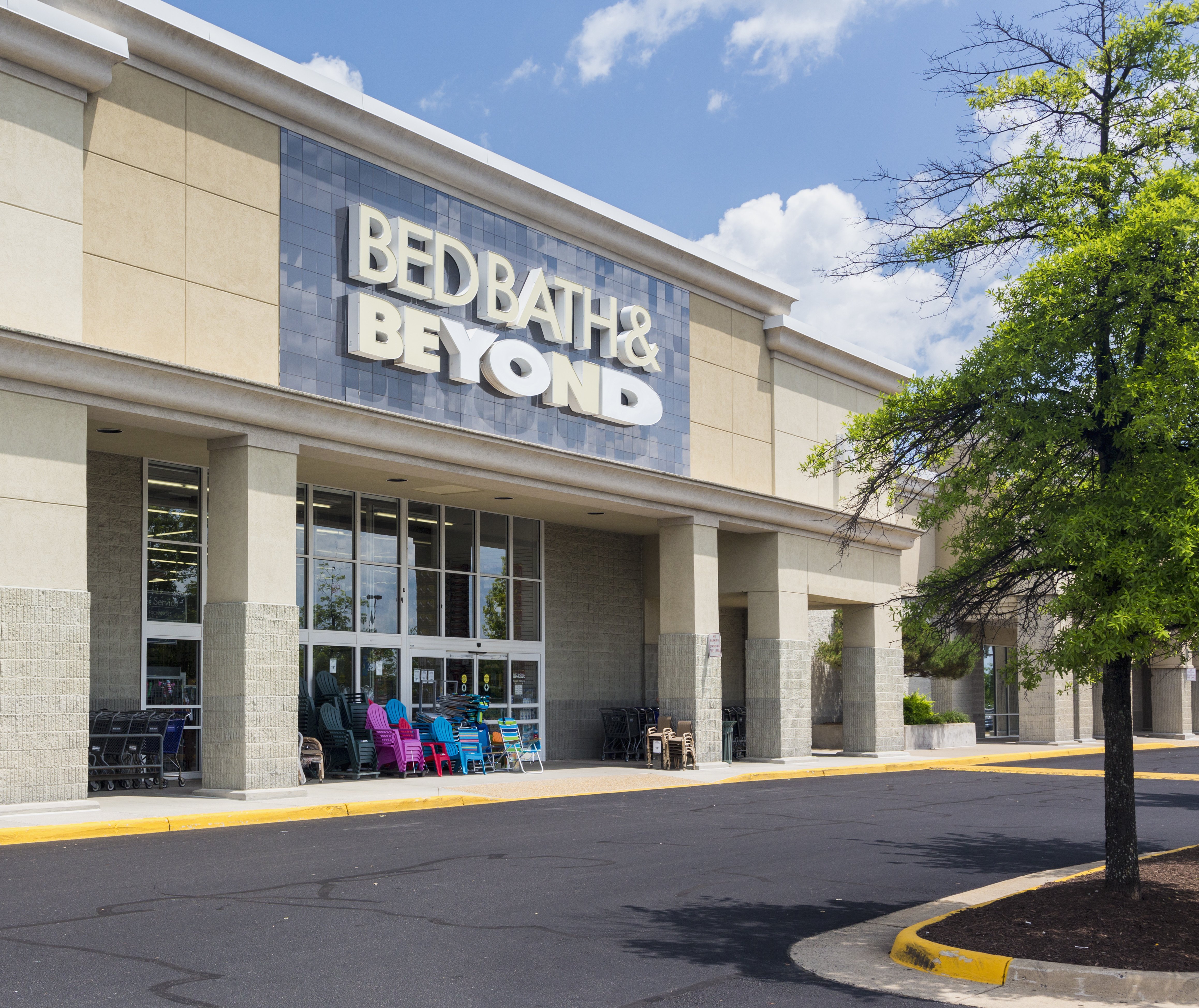 a Bed Bath & Beyond storefront