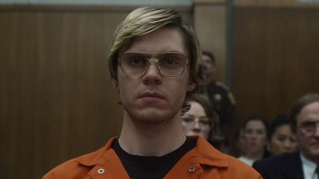 Evan Peters in Netflix’s Dahmer. he’s wearing an orange jumpsuit and is in a courtroom.