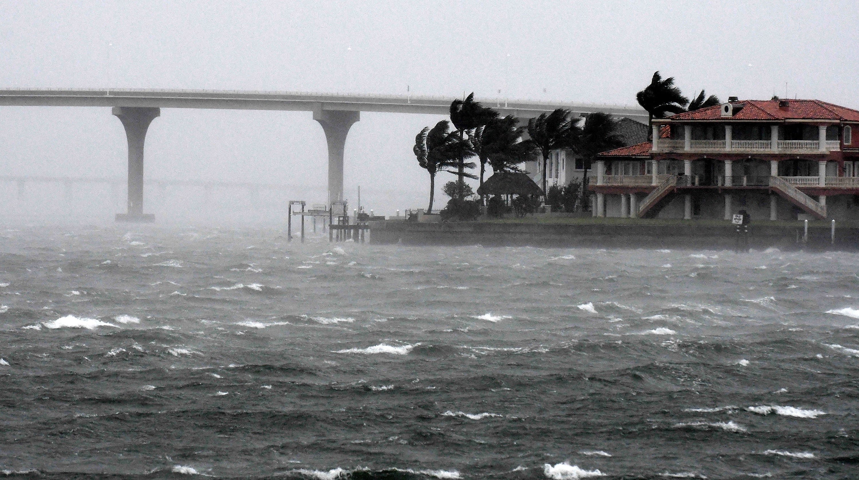 Saint Petersburg, Florida being hit by high winds as Ian made landfall
