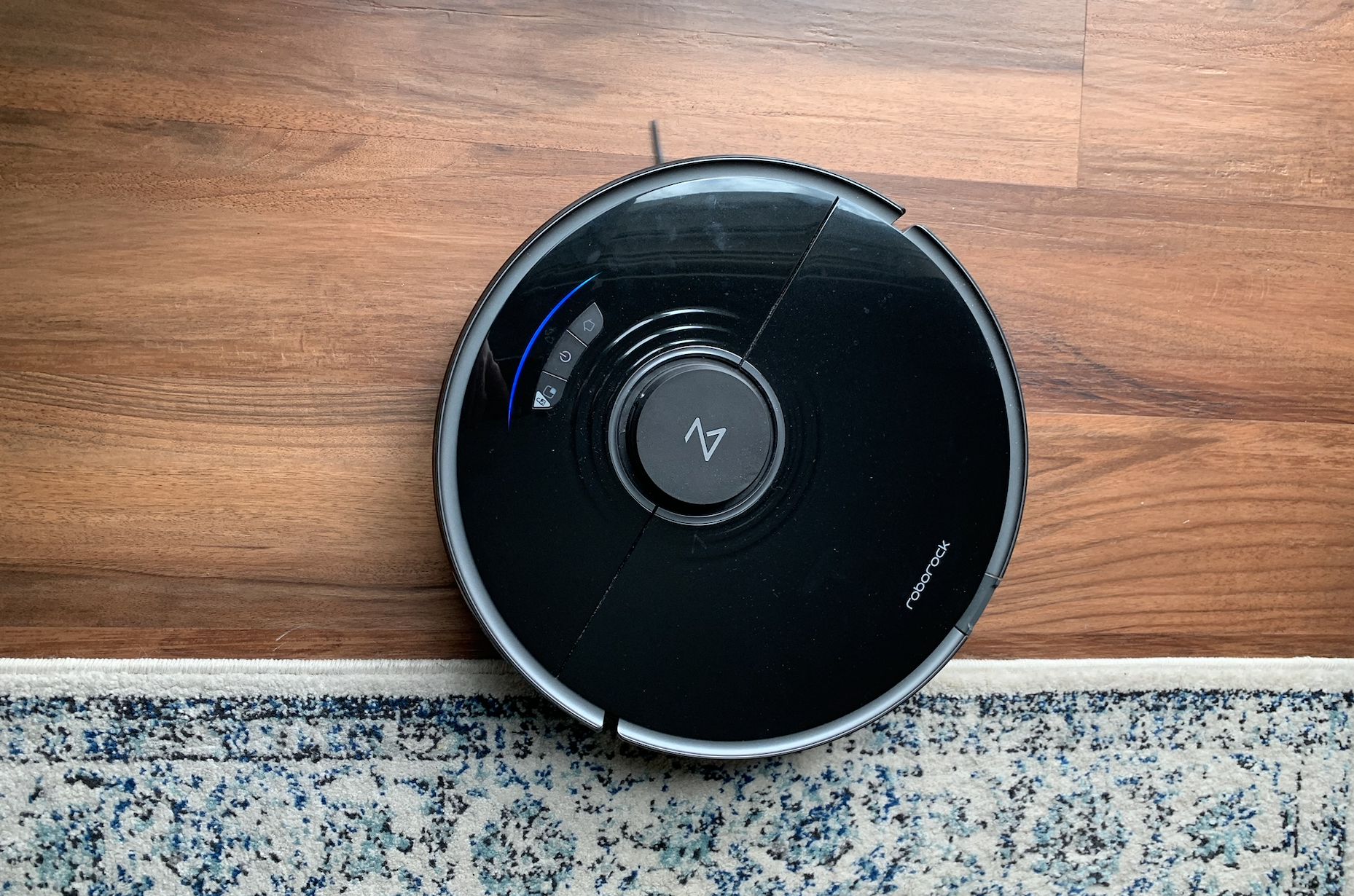 I’m a Dyson stan, but the Roborock S7 vacuum mop made life *really* easy