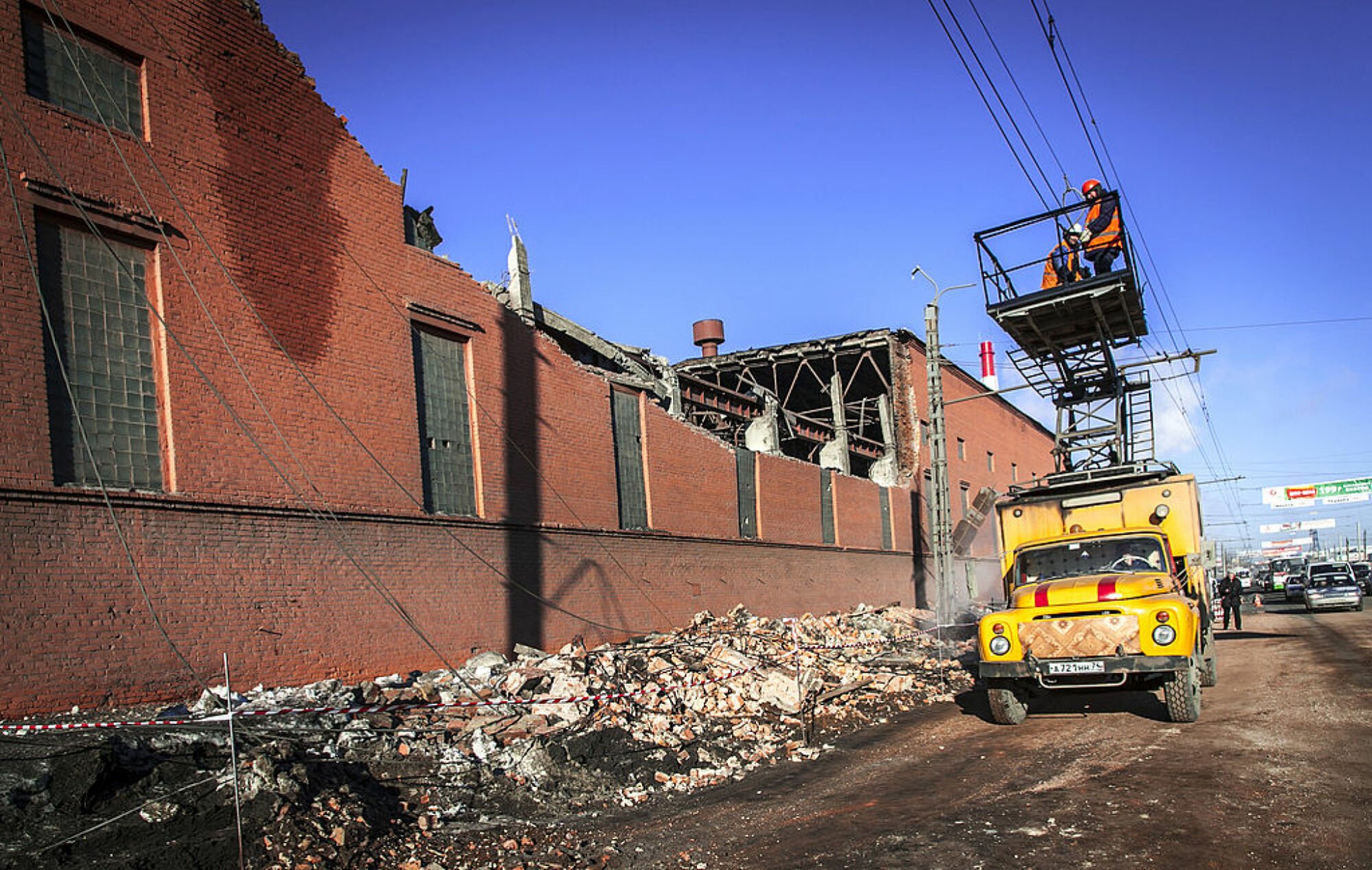Crews repairing damage after the Chelyabinsk meteorite explosion