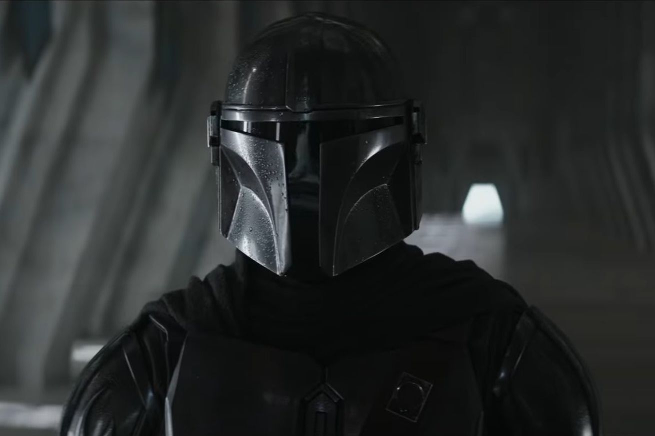 Still image of The Mandalorian, with visible droplets of water on his shiny helmet