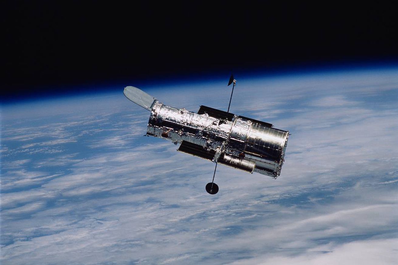 NASA is studying whether SpaceX can visit the Hubble Space Telescope