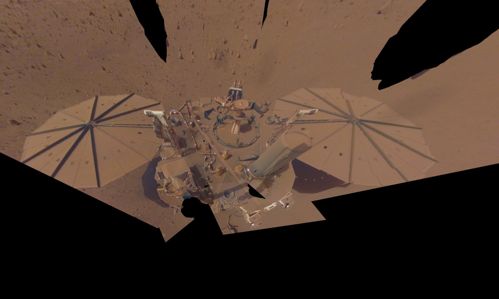 Insight lander gathering dust