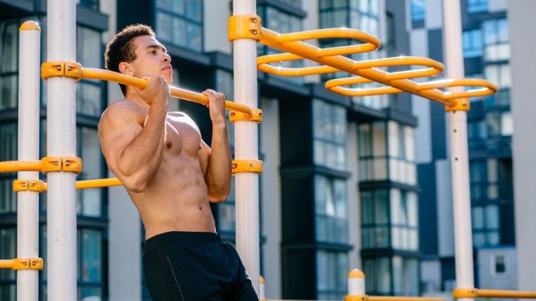 How to Do the Straight-Arm Pushdown for a Wider Back