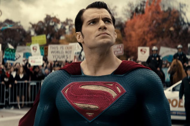 Henry Cavill’s Spent Years “Very Gently” Hoping for a Superman Return