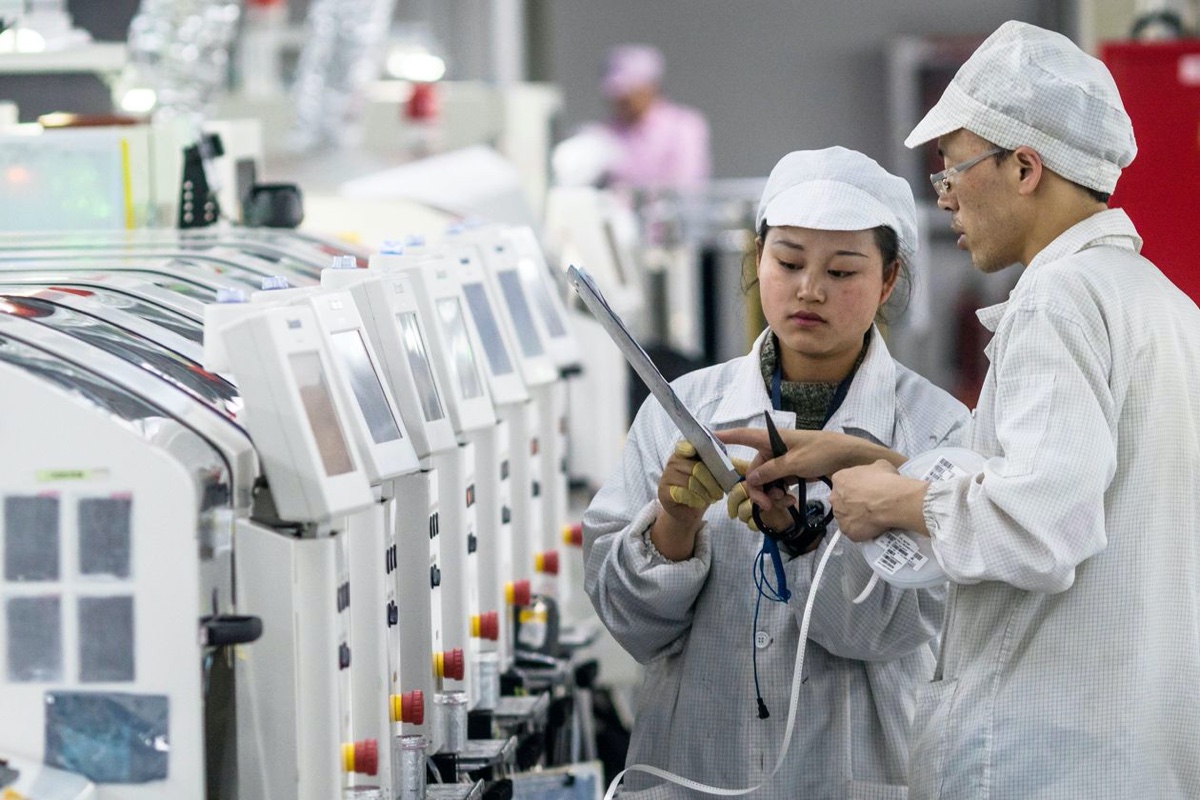 Apple Supplier Foxconn Offering Big Bonuses to Alleviate Worker Shortages