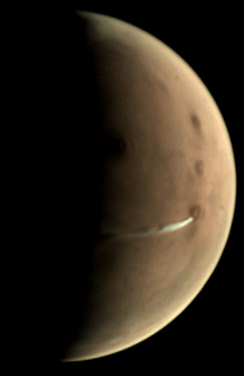 Mars webcam capturing Arsia Mons Elongated Cloud